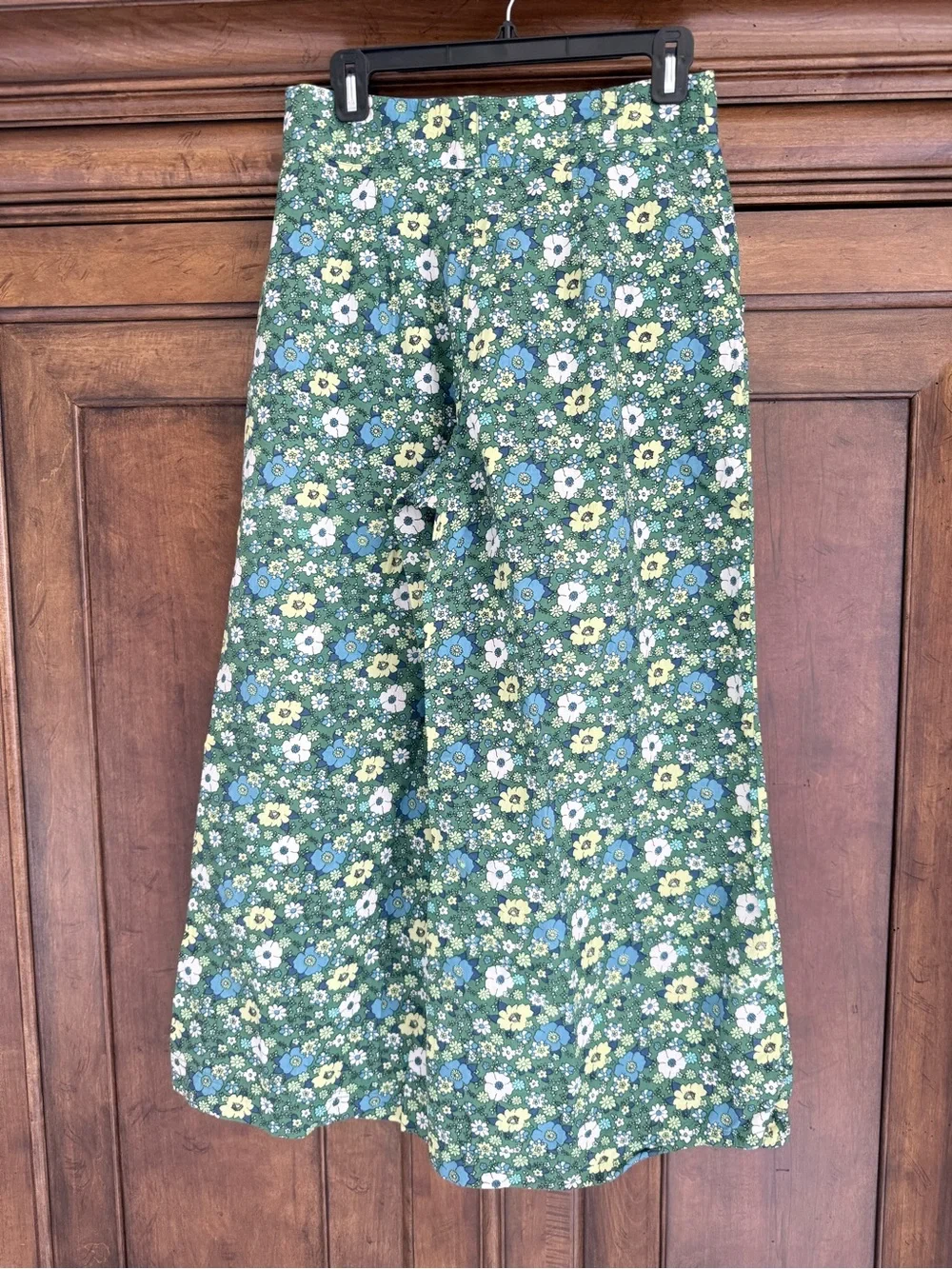 Anthropologie Green Floral Cropped Wide-Leg Pants - Picture 2 of 4